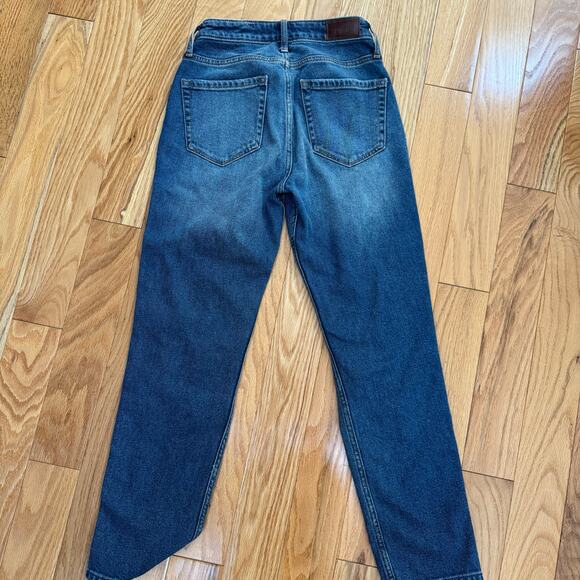 Size 23/27 Hollister Rose Appliqué Distressed Straight Leg Jeans Size 23 - Picture 7 of 10